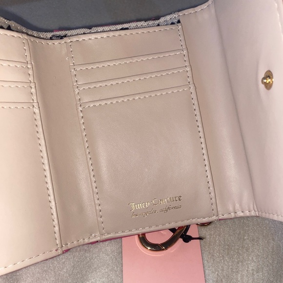 Juicy Couture “Monogram” Heart D-ring Wallet 👜 - Picture 3 of 7